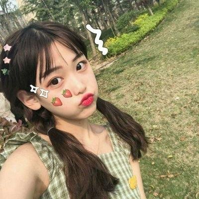 戴红头巾的女孩